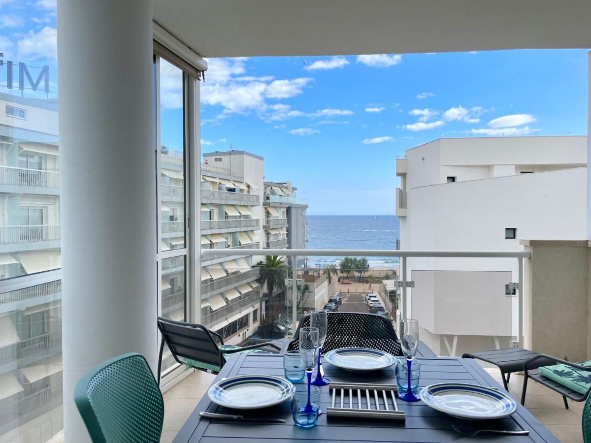 Thalassa Frente Al Mar En *